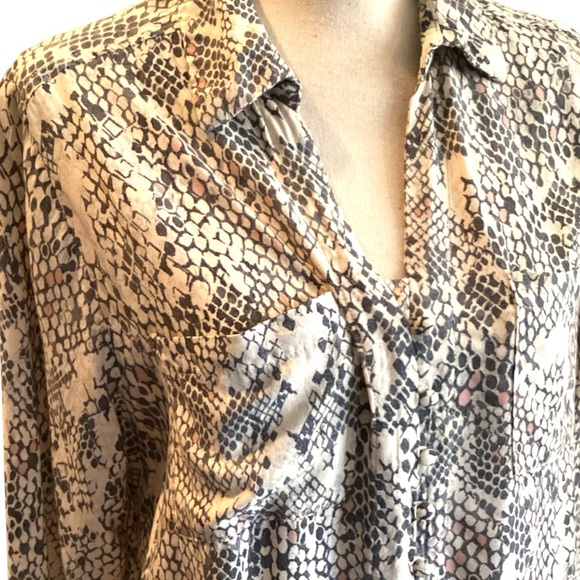Velvet Heart Snake Print Rayon Long Sleeve Blouse Flowy V Neck, Medium - Picture 4 of 12
